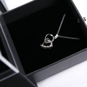   Örökrózsa nyitható díszdobozban nyaklánccal - 10,2 x 9,8 x 11 cm - fekete