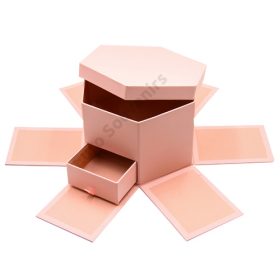 MEGLEPETÉS DOBOZ 1/18 24,2x21x15,5 cm 4 SZÍNBEN