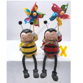 LÓGÓLÁBÚ MÉHECSKE, KATICA 6/48 7x6x22 cm