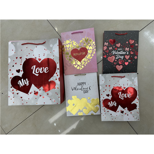 AJÁNDÉKTASAK VALENTÍN 12/720 18x23x10 cm 4 FÉLE