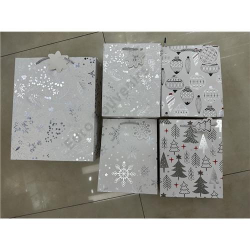 AJÁNDÉKTASAK KARÁCSONYI 12/720 18x23x10 cm 4 FÉLE