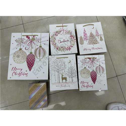 AJÁNDÉKTASAK KARÁCSONYI 12/720 18x23x10 cm 4 FÉLE