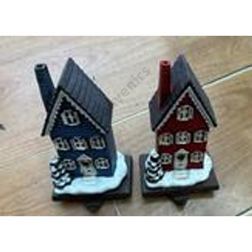 KARÁCSONYI HÁZ AKASZTÓVAL 4/12 9,5x7,5x16 cm 4 SZÍNBEN