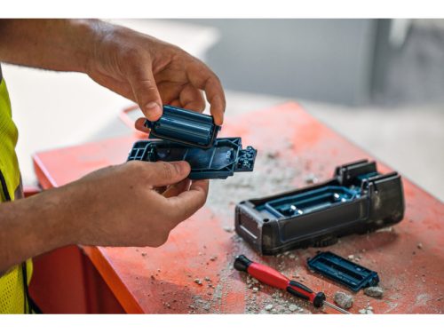 BOSCH Digitális multiméter inverz kijelzővel GDM 600-15+MH1 CAT IV 600 V IP65