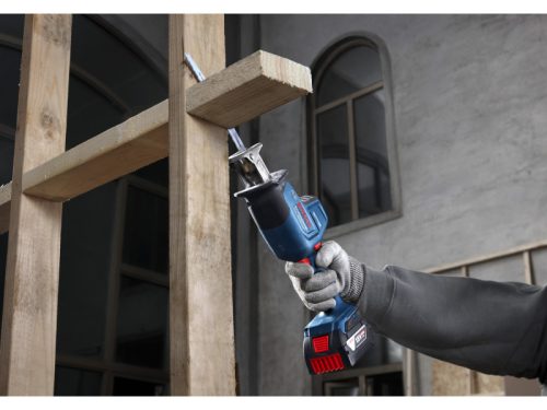 BOSCH Akkus kompakt szablyafűrész GSA 18V-24 ford. szabályzós (akku + töltő nélkül)