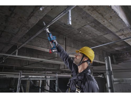 BOSCH Akkus kompakt szablyafűrész GSA 18V-24 ford. szabályzós (akku + töltő nélkül)