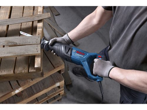 BOSCH Szablyafűrész GSA 12-30 kofferben + 2 db szablyafűrészlap / 1250 W