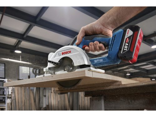 BOSCH Akkus Körfűrész GKS 18V-51 (2 x 4,0 Ah akku + töltő)