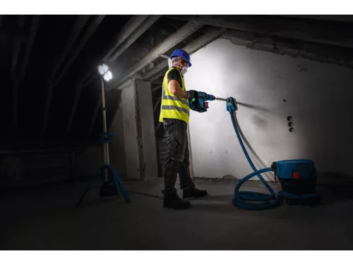 BOSCH Akkus állványos LED lámpa GLT18V-5000 (akku és töltő nélkül) 5000 lm