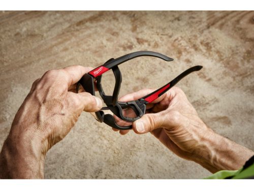 MILWAUKEE Védőszemüveg víztiszta tömítéssel HIGH PERFORMANCE