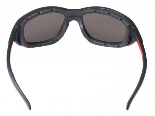 MILWAUKEE Védőszemüveg sötétített-polarizált, tömítéssel HIGH PERFORMANCE