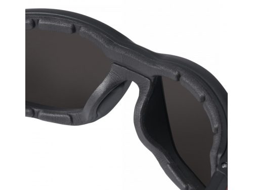 MILWAUKEE Védőszemüveg sötétített-polarizált, tömítéssel HIGH PERFORMANCE