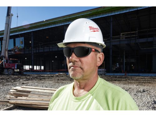 MILWAUKEE Védőszemüveg sötétített-polarizált, tömítéssel HIGH PERFORMANCE