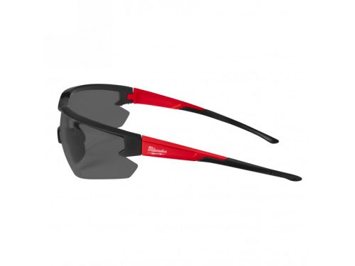 MILWAUKEE Védőszemüveg sötétített párásodásmentes