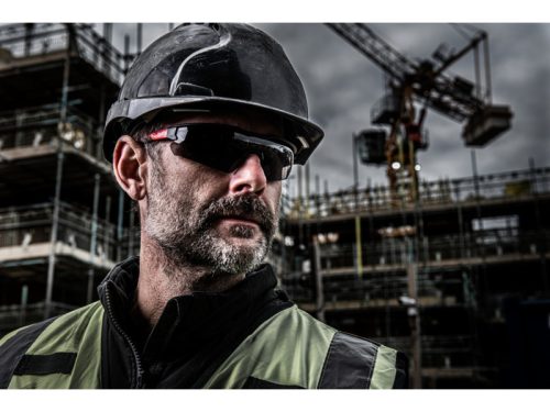 MILWAUKEE Védőszemüveg sötétített párásodásmentes