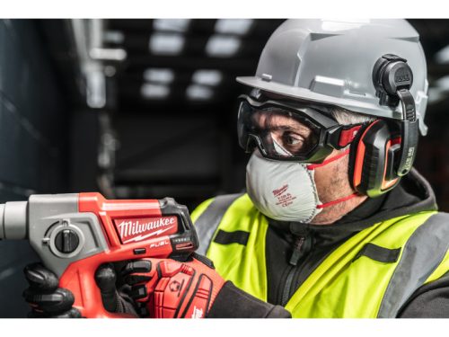 MILWAUKEE Kosárszemüveg széles profilú, szellőző, víztiszta