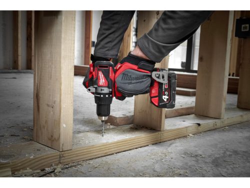 MILWAUKEE Akkus ütvefúró-csavarozó M18 BLPD2-402X (2 x 4,0 Ah akku + töltő)