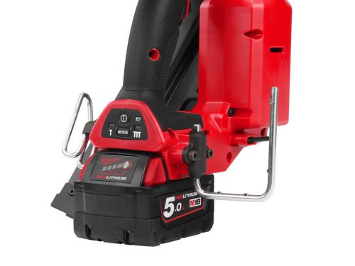 MILWAUKEE Akkus szerkezetépítő szögbelövő M18 FFN-502C (2 x 5,0 Ah akku + töltő)