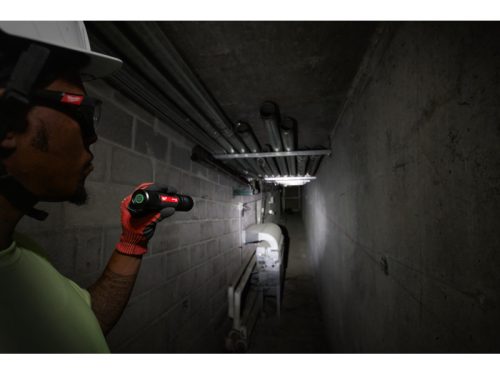 MILWAUKEE Akkus LED zseblámpa 2000 lm állítható fókusszal L4 FL2000-301 (1 x 3,0 Ah akku + USB