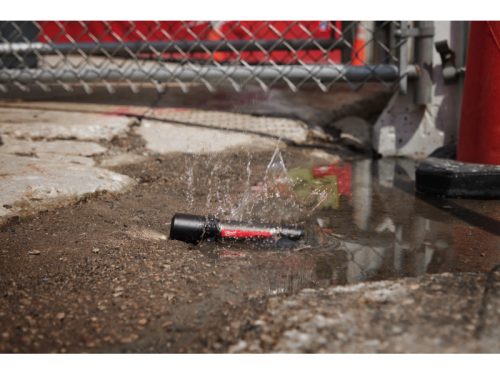 MILWAUKEE Akkus LED zseblámpa 2000 lm állítható fókusszal L4 FL2000-301 (1 x 3,0 Ah akku + USB