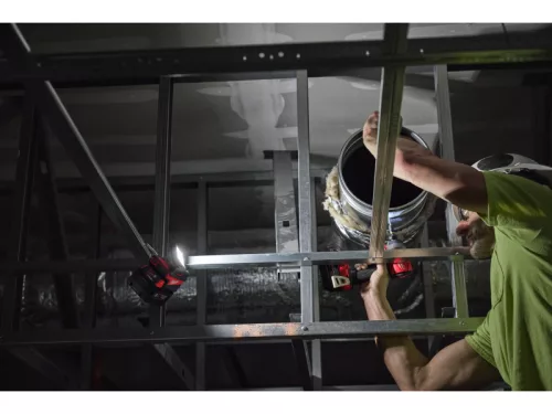 MILWAUKEE Akkus térmegvilágító LED lámpa M18 ALIS-0 (akku + töltő nélkül) TRUEVIEW™