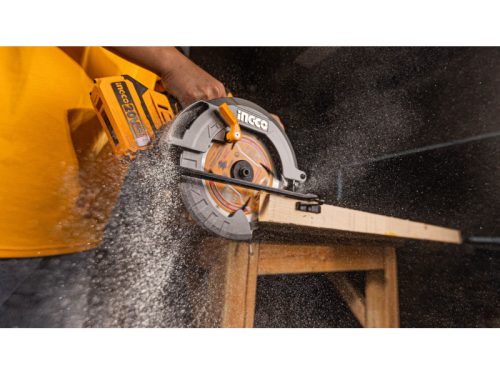 INGCO Akkus körfűrész 185 mm szénkefe nélküli 20 V (akku és töltő nélkül)