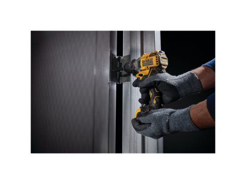 DEWALT Akkus fúrócsavarozó 12 V szénkefe nélküli (2 x 2,0 Ah akku + töltő) DCD701D2