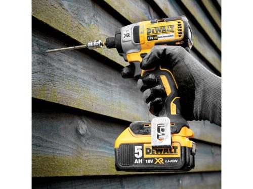 DEWALT Akkus ütvecsavarozó 18 V 205 Nm 1/4" szénkefe nélküli (2 x 5,0 Ah akku + töltő) DCF887P2