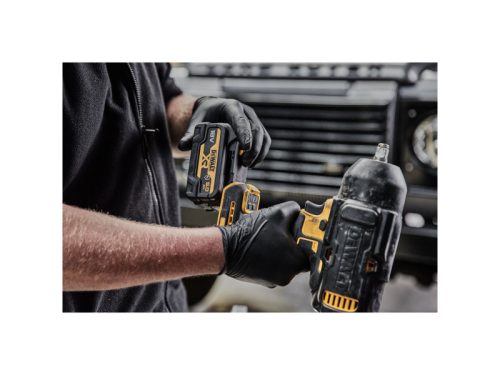 DEWALT Akkus ütvecsavarozó 18 V szk. nélküli 1/2" 1355/1898Nm (2 x 5,0 Ah akku + töltő)