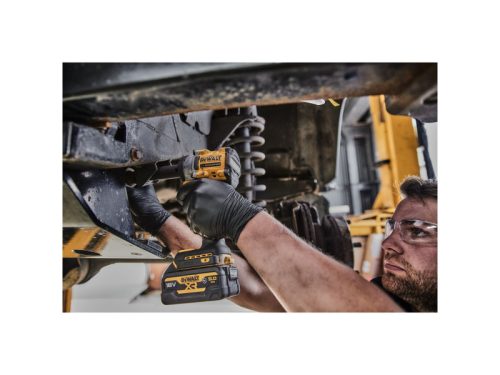 DEWALT Akkus ütvecsavarozó 18 V 1/2" 406 Nm (akku + töltő nélkül, TSTAK) DCF921NT