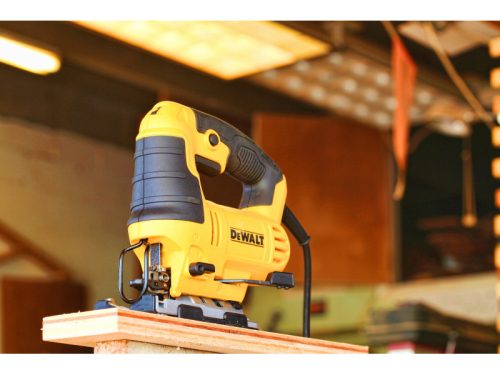 DEWALT Dekopírfűrész 650 W DWE349