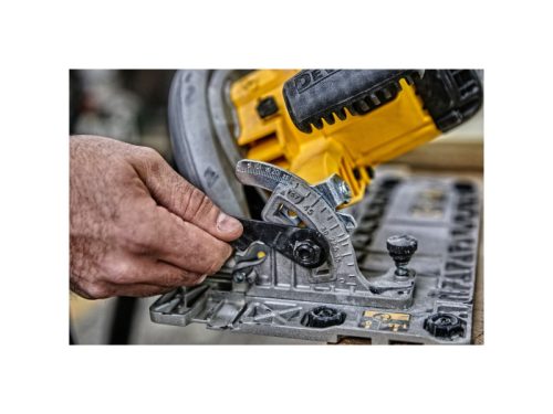 DEWALT Körfűrész 1600 W DWE576K